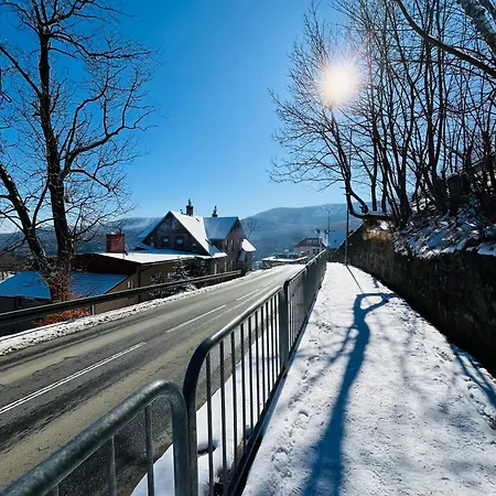 Apartment Weranda Sniezka Klimatyczne Mieszkanie Z Widokiem Na Sniezke 10 Minut Do Wyciagow I Swiatyni Wang, Parking W Cenie Karpacz