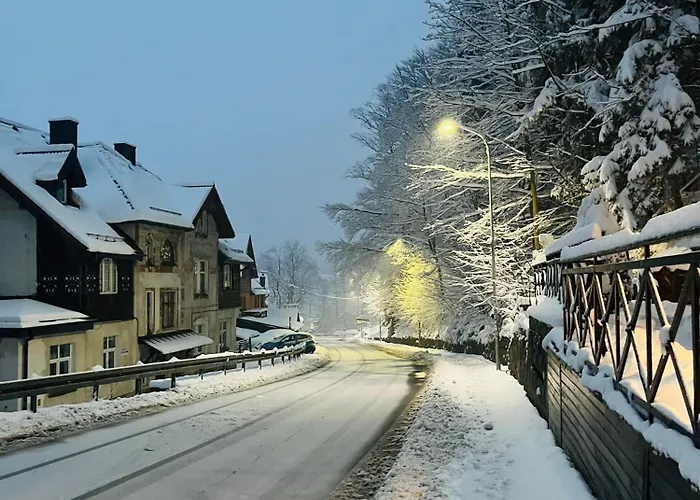 Weranda Sniezka Klimatyczne Mieszkanie Z Widokiem Na Sniezke 10 Minut Do Wyciagow I Swiatyni Wang, Parking W Cenie Апартаменты Карпач